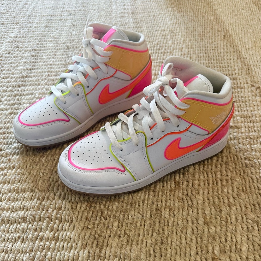 NIKE W Air Jordan’s size 8